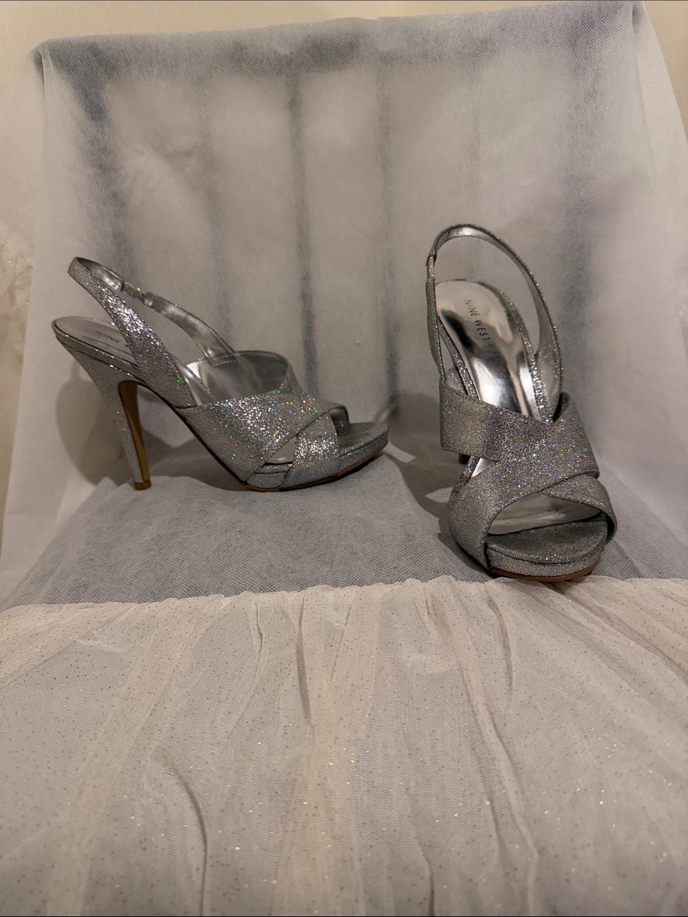 Nine West Silver Glitter Strappy Slingback Platform Heels – Sz 7 with box